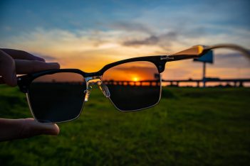Por qué es importante el uso de lentes de sol que protejan de los rayos ultravioletas