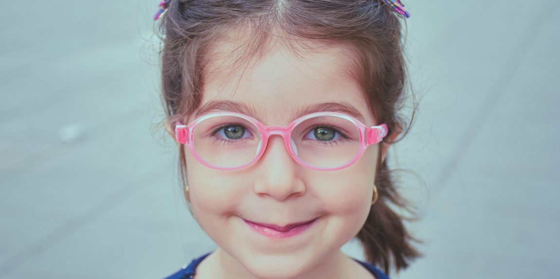 Gafas de sol para bebés y niños: por qué deben usarlas y cómo elegirlas