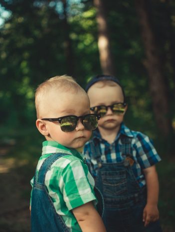 Los anteojos de sol para niños no son juguetes