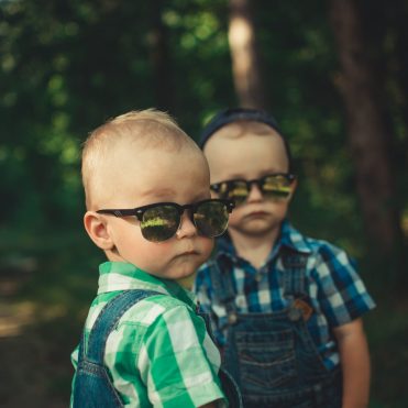 Los anteojos de sol para niños no son juguetes