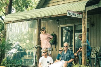 Hot Buttered: anteojos con alma de surf