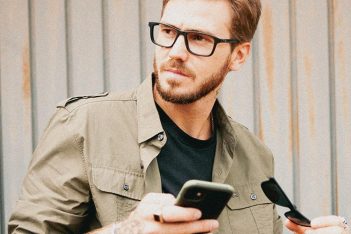 Anteojos clip-on de Hot Buttered en Nueva Visión Ópticas