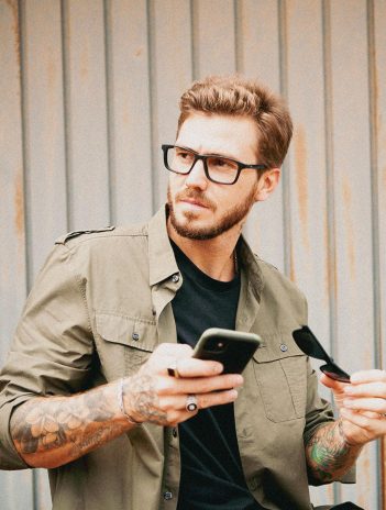 Anteojos clip-on de Hot Buttered en Nueva Visión Ópticas