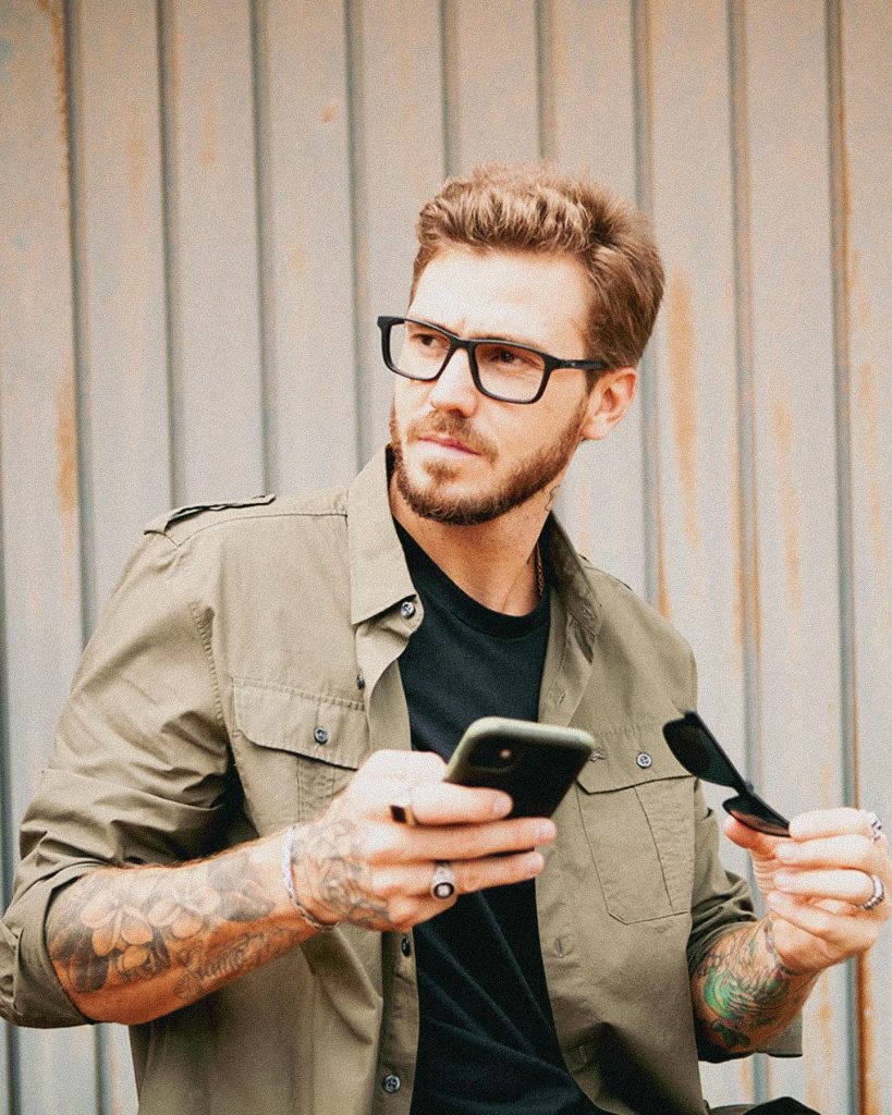 Anteojos clip-on de Hot Buttered en Nueva Visión Ópticas