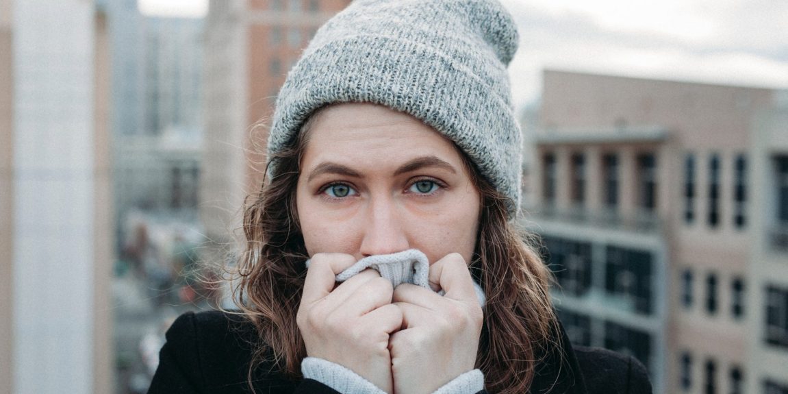¿Es normal que los ojos lloren en invierno? Consejos para protegerlos del frío