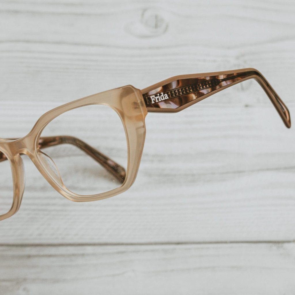 ¡Nuevos! Anteojos de sol y recetados de Frida y Tabú