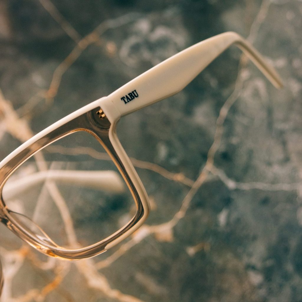 ¡Nuevos! Anteojos de sol y recetados de Frida y Tabú