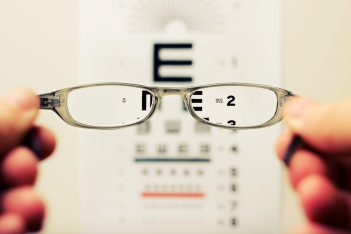 Para 2030, el 40 % de la población mayor de 40 podría tener presbicia: ¿Cómo tratarla?