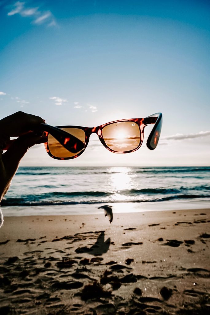 Anteojos de sol: cuáles son los consejos para elegirlos y para cuidar la vista durante el verano