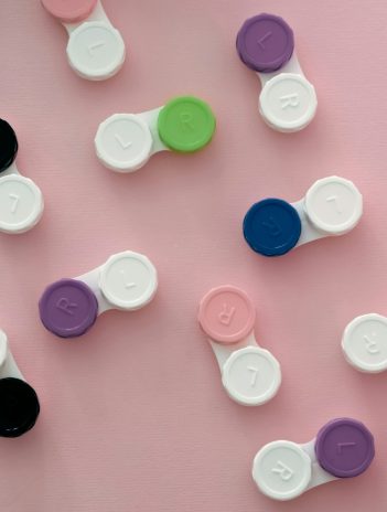 Con estas lentes de contacto de visión nocturna infrarroja puedes ver a través de tus párpados