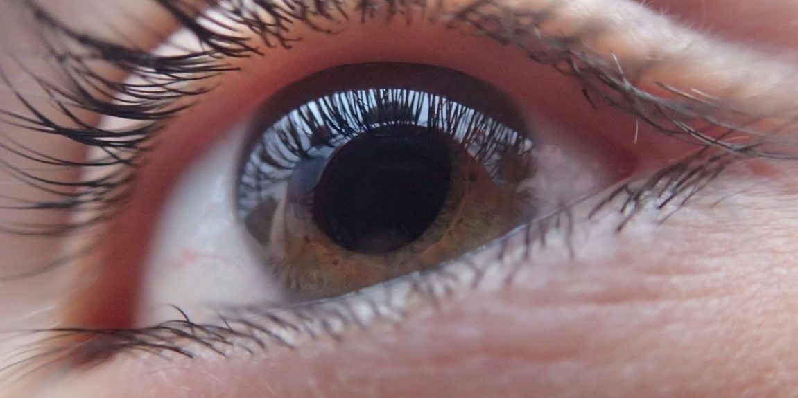 Cuál es la enfermedad tiroidea que afecta la salud de los ojos y cómo reconocer sus señales de alerta